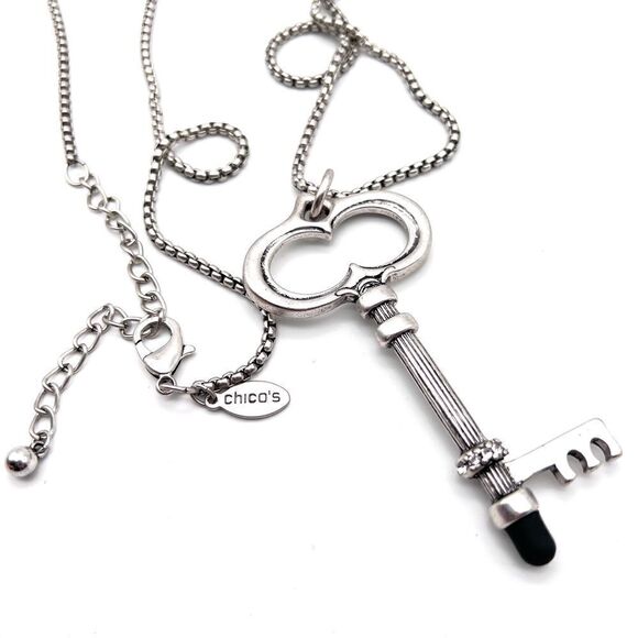 Chico’s oversized key long necklace silver tone - Picture 4 of 4